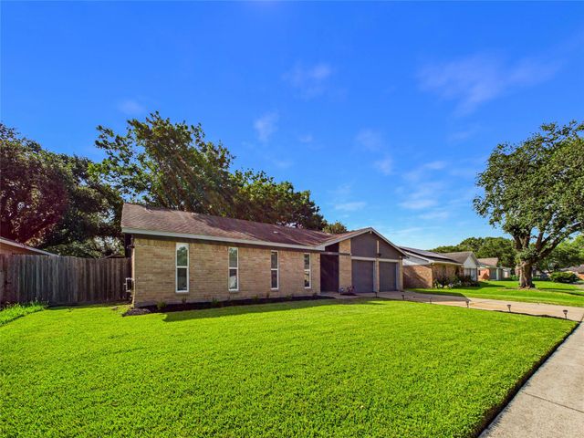 12707 Corning Dr, Houston, TX 77089