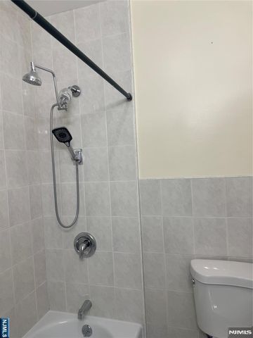 100 S Washington Avenue 3, Bergenfield, NJ 07621
