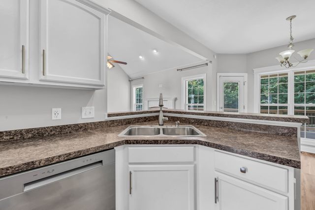 1156 Stillwood Dr, Clarksville, TN 37042