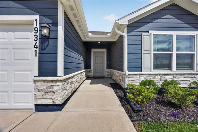 19341 Belford Street, Spring Hill, KS 66083