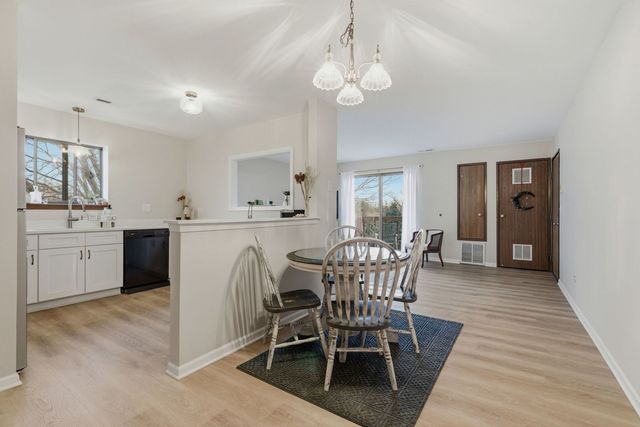 2238 Abbeywood Drive F, Lisle, IL 60532