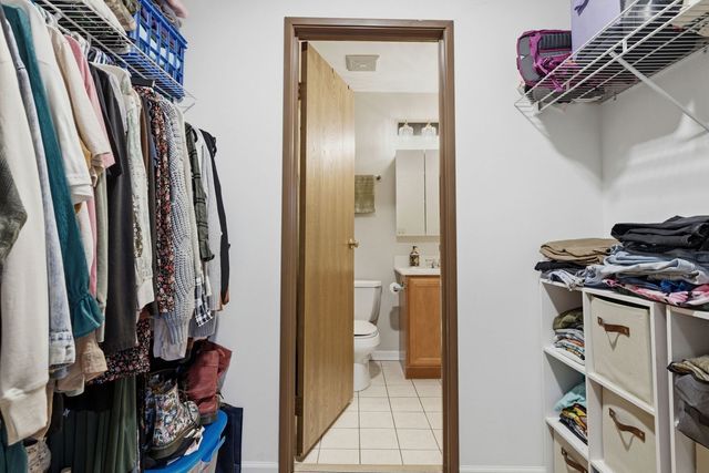 2238 Abbeywood Drive F, Lisle, IL 60532