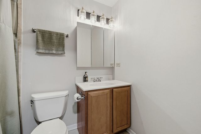 2238 Abbeywood Drive F, Lisle, IL 60532