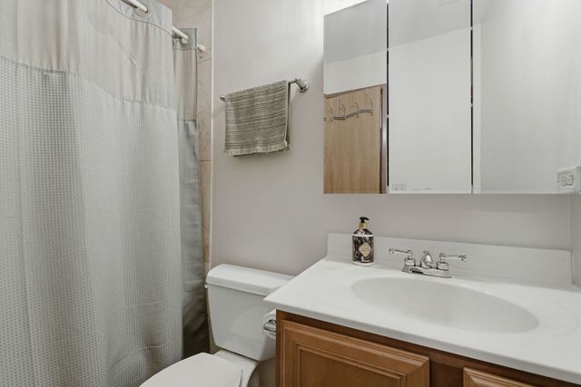 2238 Abbeywood Drive F, Lisle, IL 60532