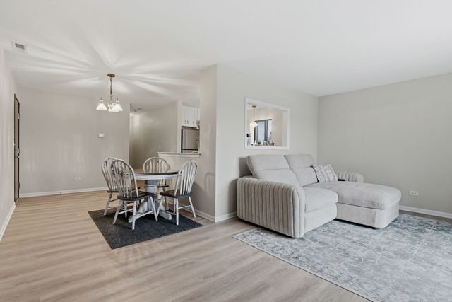 2238 Abbeywood Drive F, Lisle, IL 60532