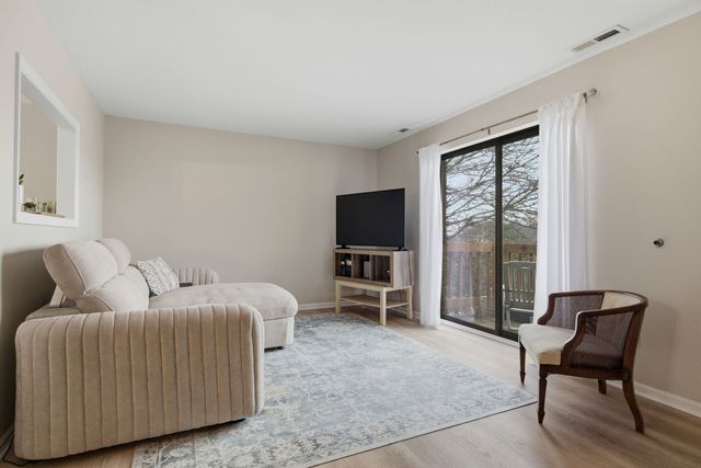 2238 Abbeywood Drive F, Lisle, IL 60532