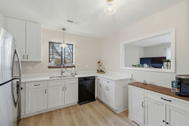 2238 Abbeywood Drive F, Lisle, IL 60532