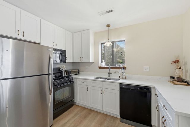 2238 Abbeywood Drive F, Lisle, IL 60532