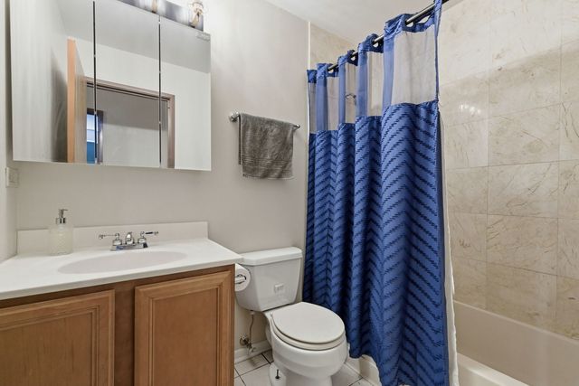 2238 Abbeywood Drive F, Lisle, IL 60532