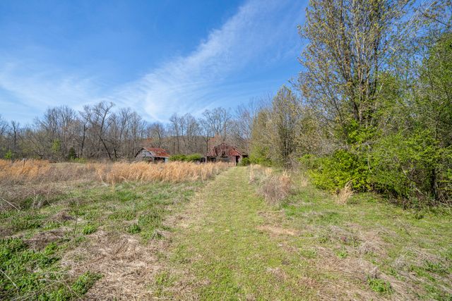 5062 Sunny Acres Dr, Waynesboro, TN 38485