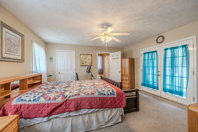 5062 Sunny Acres Dr, Waynesboro, TN 38485