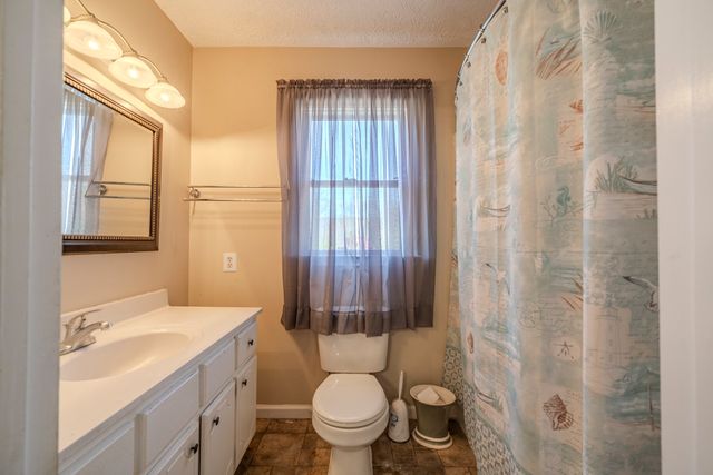 5062 Sunny Acres Dr, Waynesboro, TN 38485