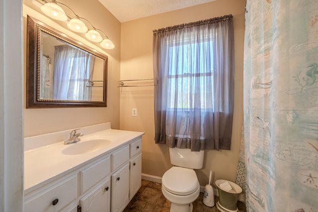 5062 Sunny Acres Dr, Waynesboro, TN 38485
