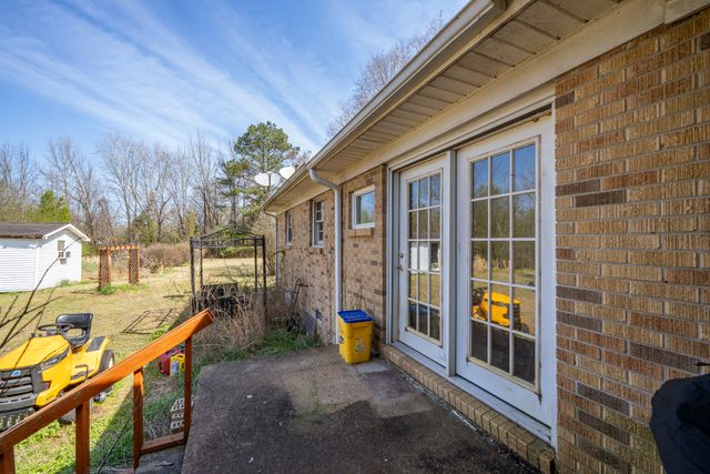 5062 Sunny Acres Dr, Waynesboro, TN 38485