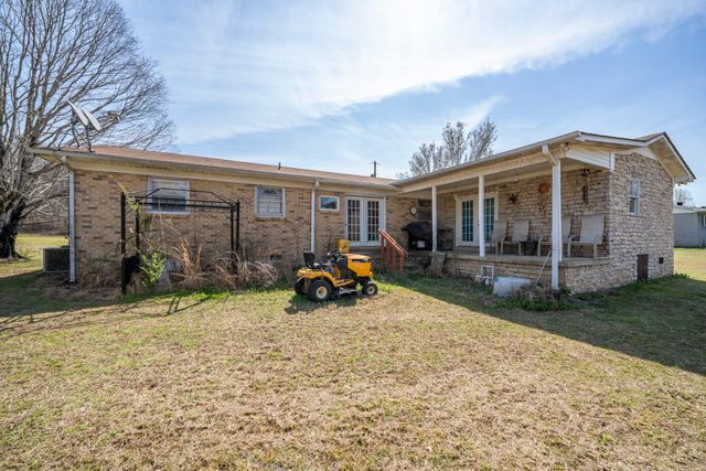 5062 Sunny Acres Dr, Waynesboro, TN 38485