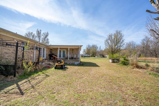 5062 Sunny Acres Dr, Waynesboro, TN 38485