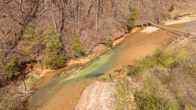 5062 Sunny Acres Dr, Waynesboro, TN 38485