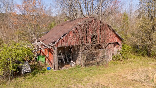 5062 Sunny Acres Dr, Waynesboro, TN 38485