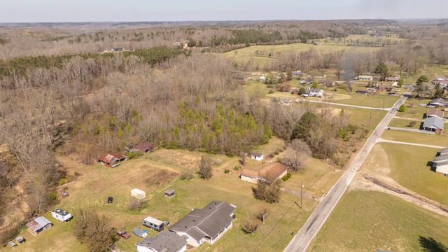 5062 Sunny Acres Dr, Waynesboro, TN 38485