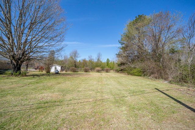 5062 Sunny Acres Dr, Waynesboro, TN 38485