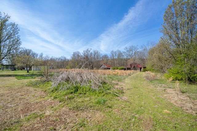 5062 Sunny Acres Dr, Waynesboro, TN 38485