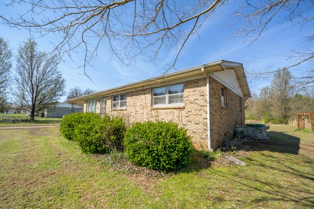 5062 Sunny Acres Dr, Waynesboro, TN 38485