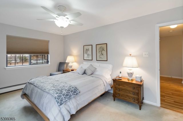 21 Foxwood Dr, Morris Plains Boro, NJ 07950