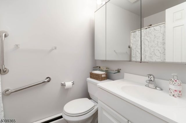 21 Foxwood Dr, Morris Plains Boro, NJ 07950