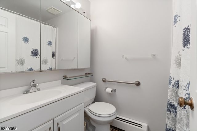 21 Foxwood Dr, Morris Plains Boro, NJ 07950