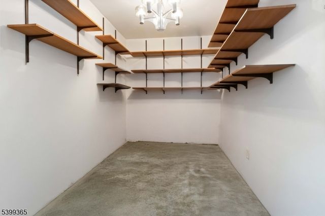 21 Foxwood Dr, Morris Plains Boro, NJ 07950