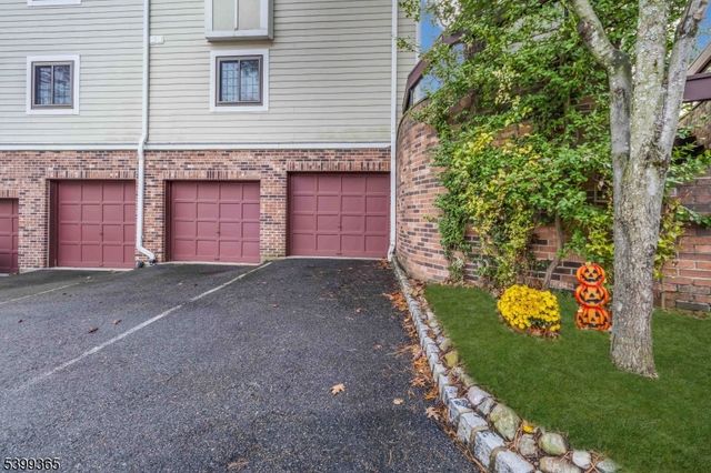 21 Foxwood Dr, Morris Plains Boro, NJ 07950