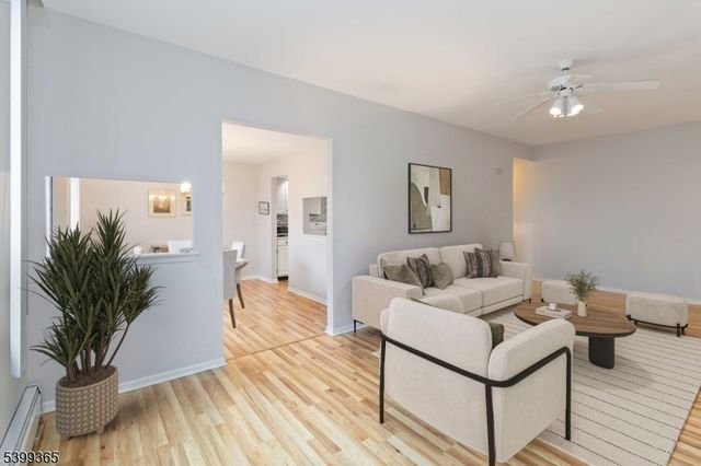 21 Foxwood Dr, Morris Plains Boro, NJ 07950