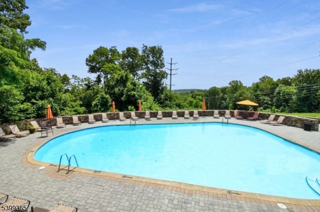 21 Foxwood Dr, Morris Plains Boro, NJ 07950