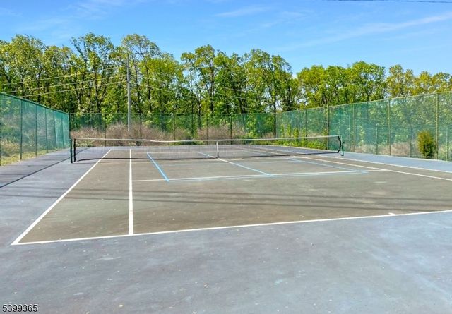 21 Foxwood Dr, Morris Plains Boro, NJ 07950