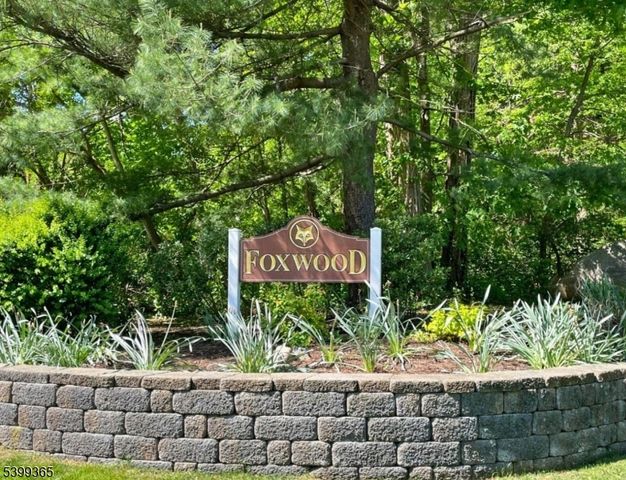 21 Foxwood Dr, Morris Plains Boro, NJ 07950