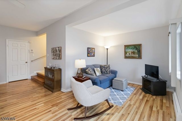 21 Foxwood Dr, Morris Plains Boro, NJ 07950