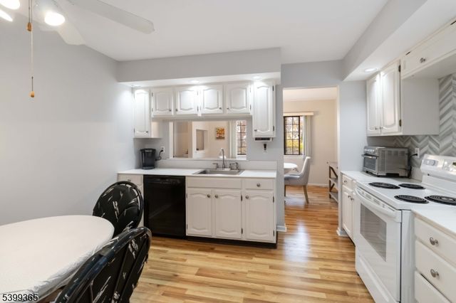 21 Foxwood Dr, Morris Plains Boro, NJ 07950