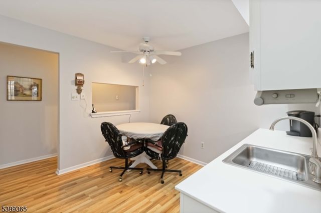 21 Foxwood Dr, Morris Plains Boro, NJ 07950