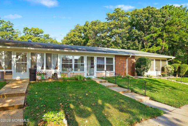 531C Dartmoor Court, Lakewood, NJ 08701