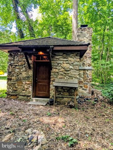 5827 LINCOLN HWY, Gap, PA 17527