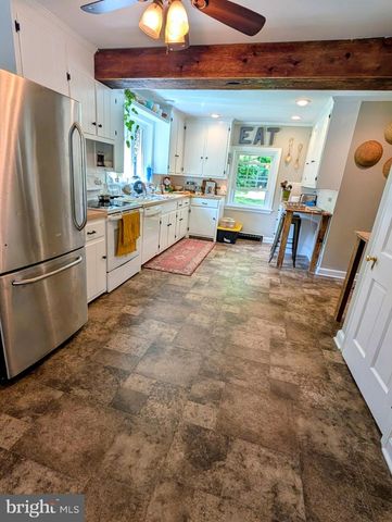 5827 LINCOLN HWY, Gap, PA 17527