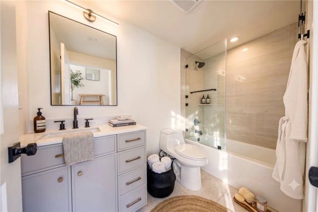 5933 Comey Avenue 2, Los Angeles, CA 90034
