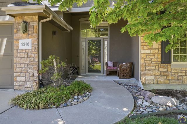 2240 SW Millers Glen DR, Topeka, KS 66614