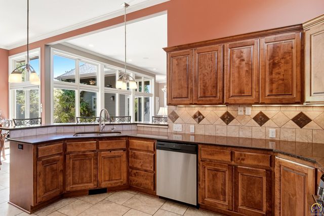 2240 SW Millers Glen DR, Topeka, KS 66614
