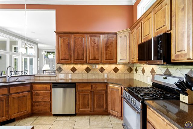 2240 SW Millers Glen DR, Topeka, KS 66614
