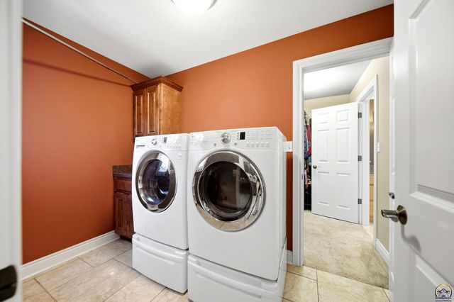 2240 SW Millers Glen DR, Topeka, KS 66614