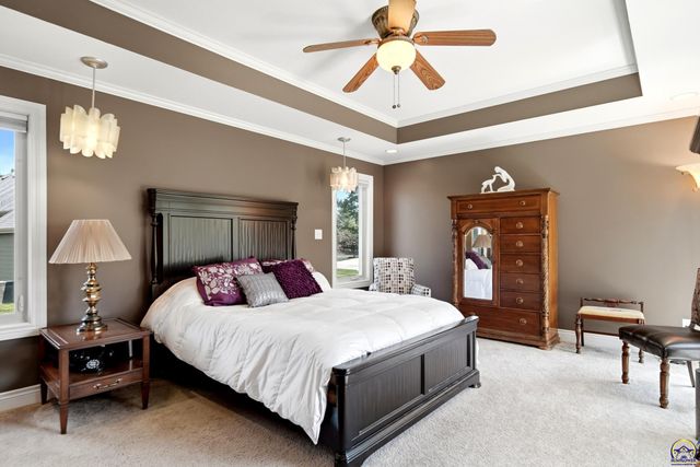 2240 SW Millers Glen DR, Topeka, KS 66614