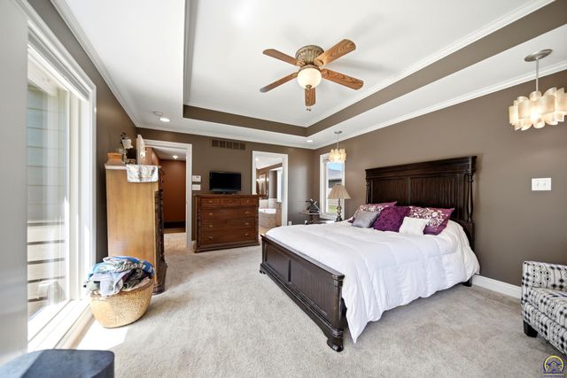 2240 SW Millers Glen DR, Topeka, KS 66614