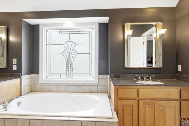 2240 SW Millers Glen DR, Topeka, KS 66614