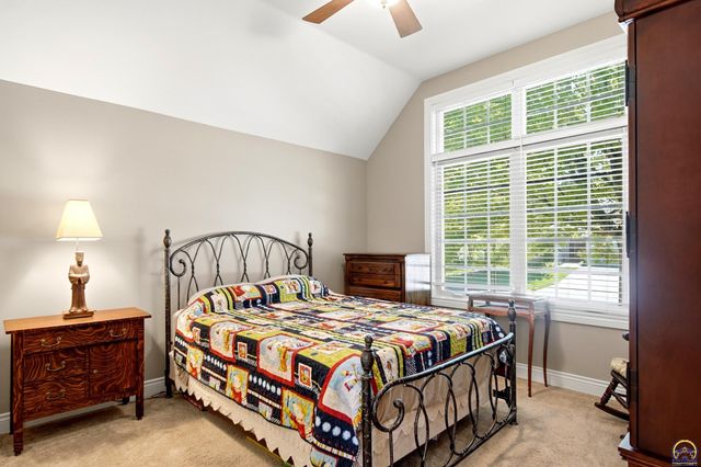2240 SW Millers Glen DR, Topeka, KS 66614